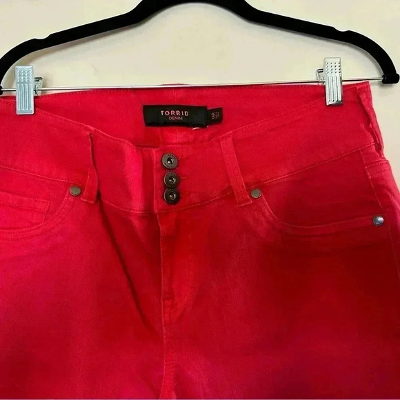 NWOT Never Worn Torrid Jeans in Red - Picture 2 of 6